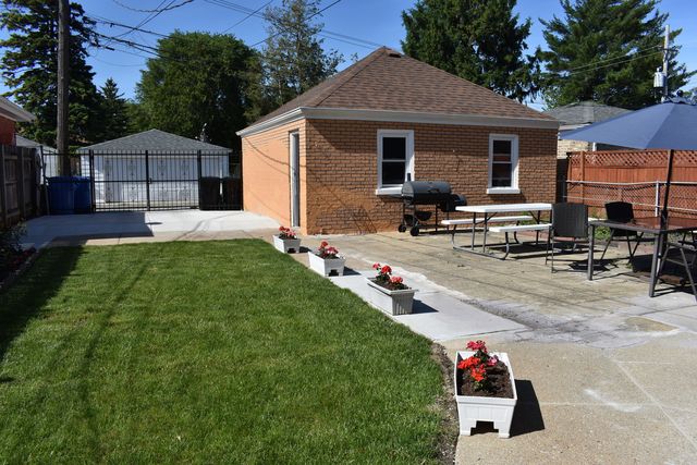 7030 W Wrightwood Avenue, Chicago, IL 60707