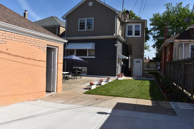 7030 W Wrightwood Avenue, Chicago, IL 60707