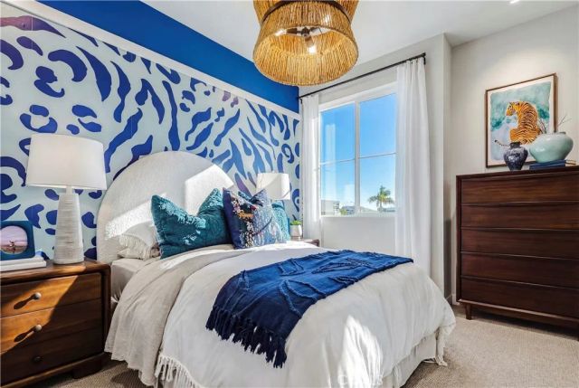 12720 Azure Way 27, Hawthorne, CA 90250