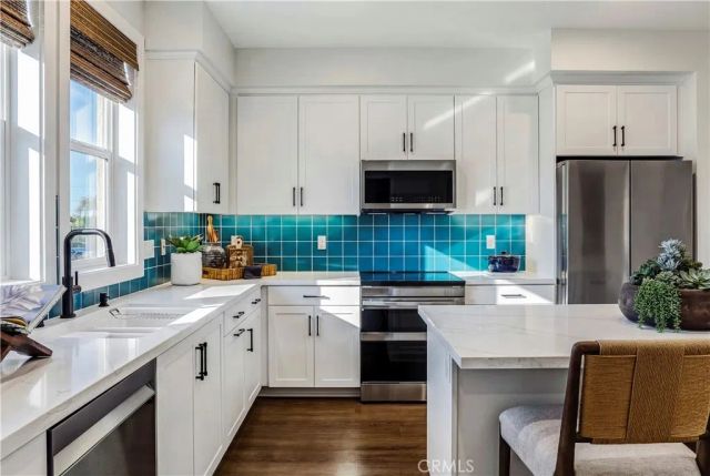 12720 Azure Way 27, Hawthorne, CA 90250