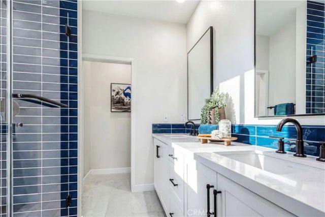 12720 Azure Way 27, Hawthorne, CA 90250