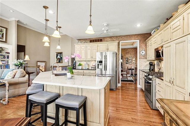 20306 W 99th Terrace, Lenexa, KS 66220