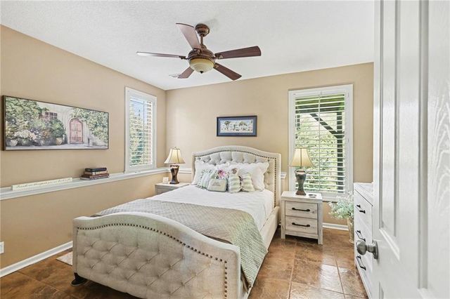 20306 W 99th Terrace, Lenexa, KS 66220