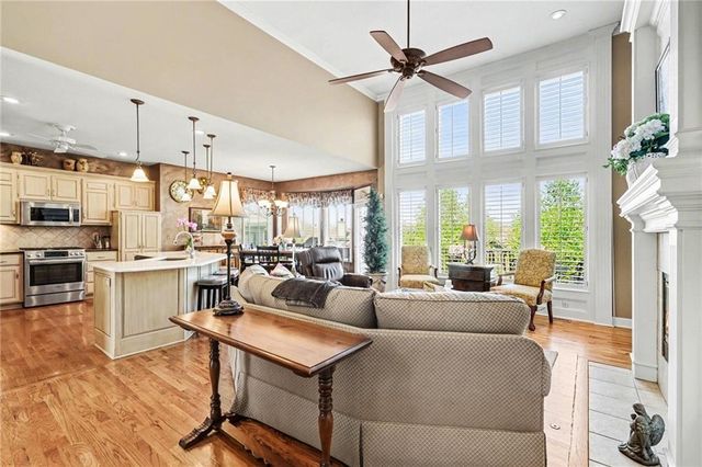 20306 W 99th Terrace, Lenexa, KS 66220