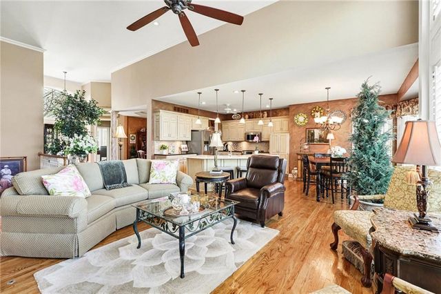 20306 W 99th Terrace, Lenexa, KS 66220