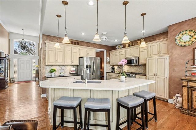 20306 W 99th Terrace, Lenexa, KS 66220