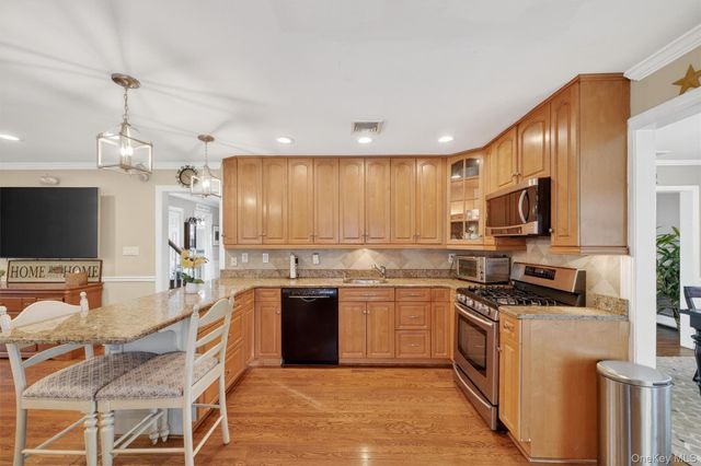 31 Kendall Drive, New City, NY 10956