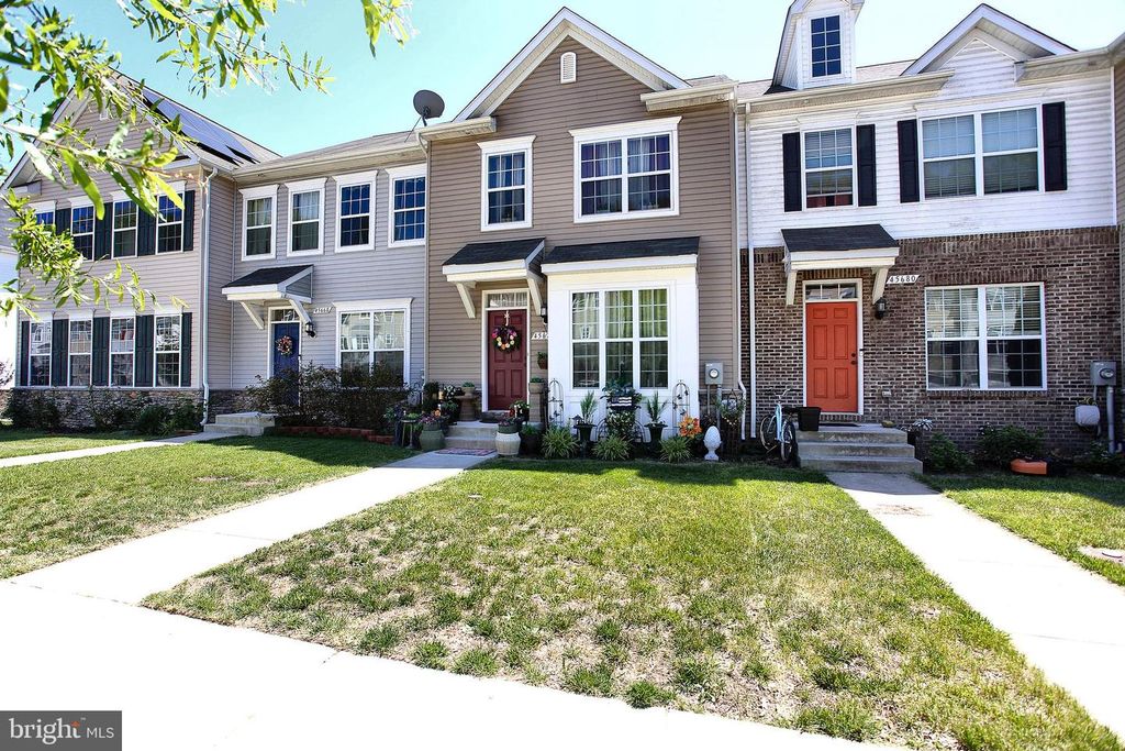 Image 3 of property listing at 45674 BETHFIELD WAY, California, MD 20619