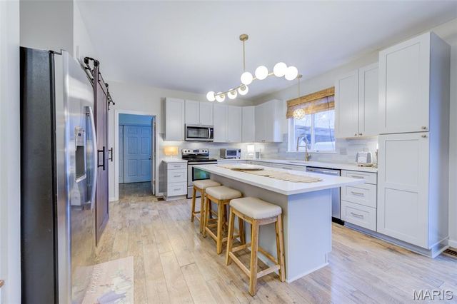 10 Southern Hills Court, O'fallon, MO 63366