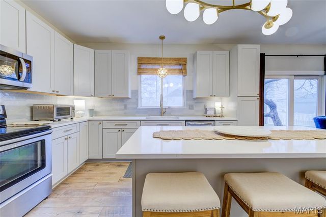 10 Southern Hills Court, O'fallon, MO 63366