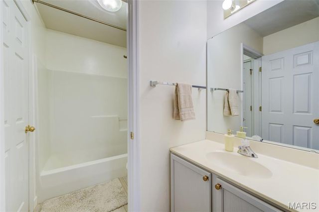 10 Southern Hills Court, O'fallon, MO 63366