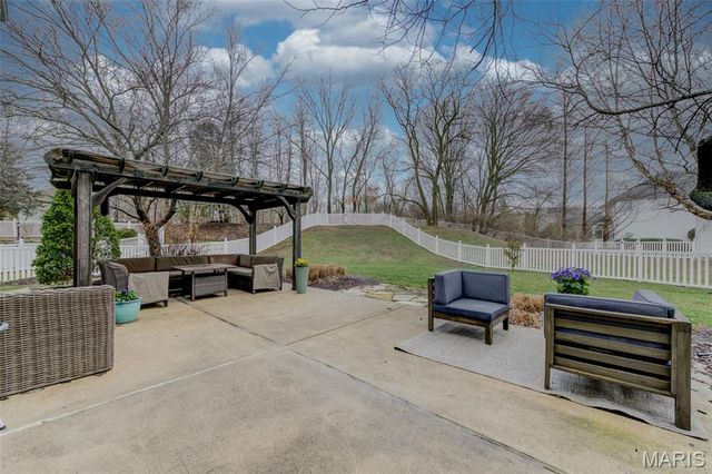 10 Southern Hills Court, O'fallon, MO 63366