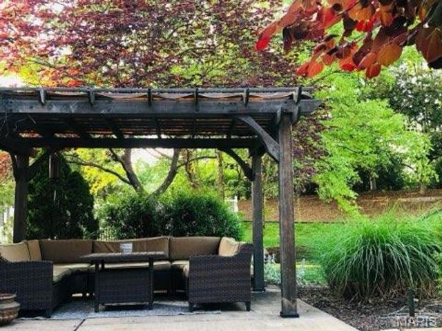 10 Southern Hills Court, O'fallon, MO 63366