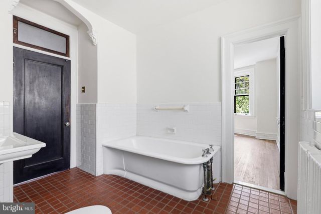6607 LINCOLN DR, Philadelphia, PA 19119