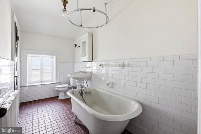 6607 LINCOLN DR, Philadelphia, PA 19119
