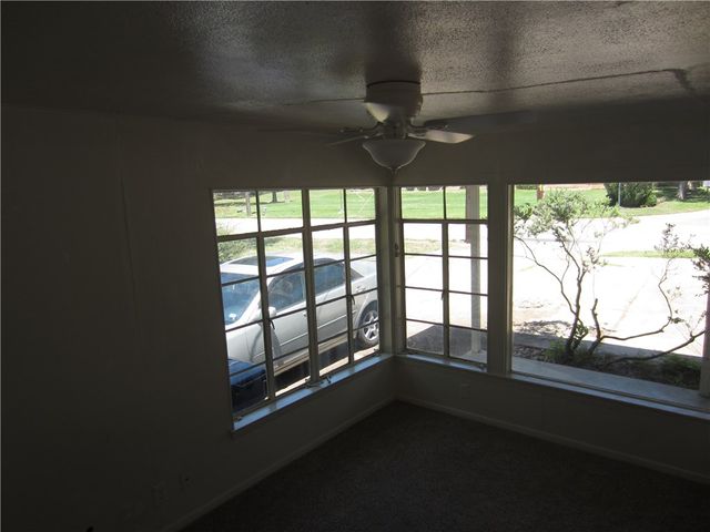 2621 N Locust Street, Denton, TX 76209