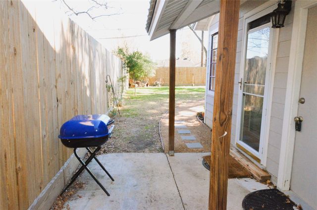 1902 Coulcrest Drive, Houston, TX 77055