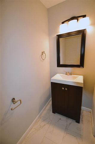 1902 Coulcrest Drive, Houston, TX 77055