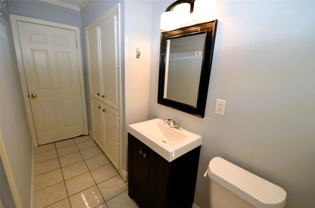 1902 Coulcrest Drive, Houston, TX 77055