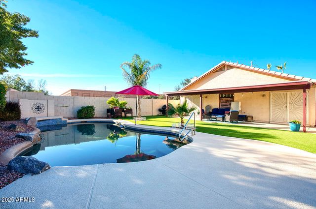 741 S SILVERBRUSH Drive, Chandler, AZ 85226