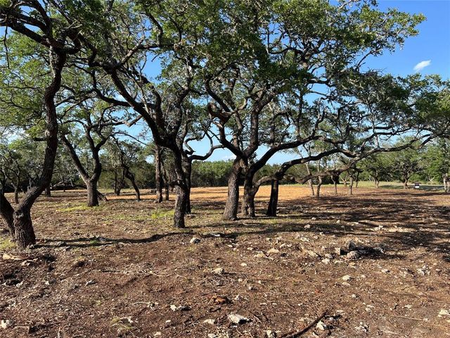 304 Stonegate LN, Dripping Springs, TX 78620