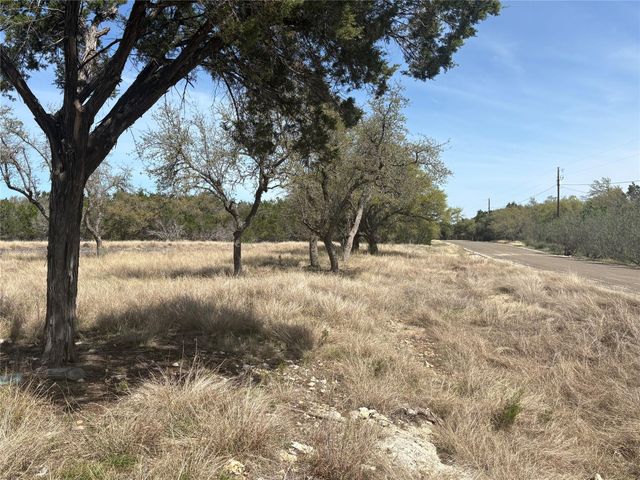 304 Stonegate LN, Dripping Springs, TX 78620