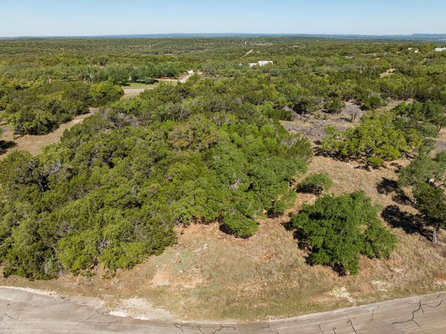 304 Stonegate LN, Dripping Springs, TX 78620