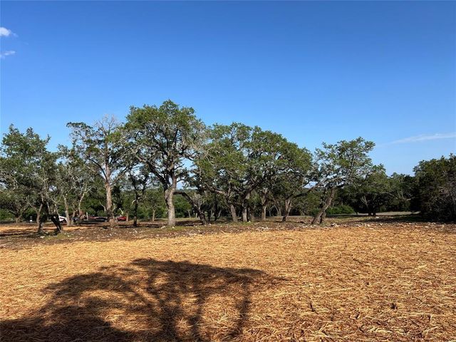 304 Stonegate LN, Dripping Springs, TX 78620