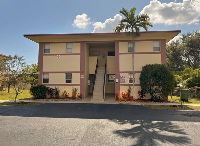 825 SW 10th St A, Hallandale Beach, FL 33009