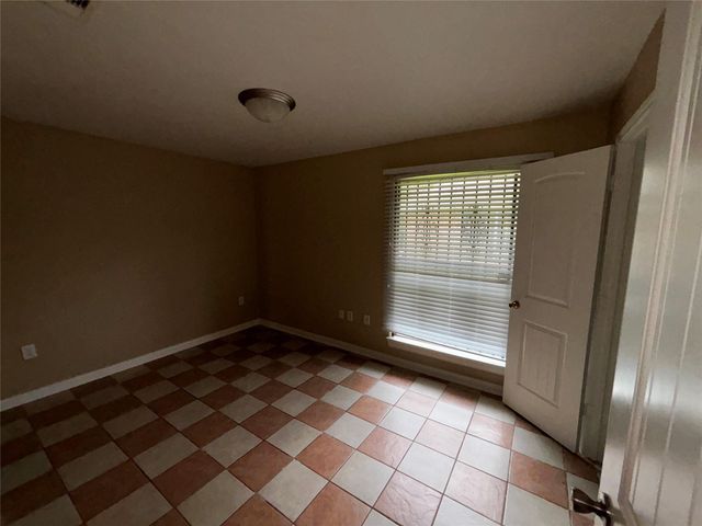 6644 W Fuqua Drive, Houston, TX 77489