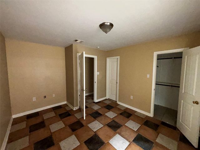 6644 W Fuqua Drive, Houston, TX 77489