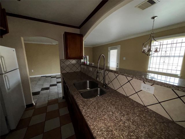 6644 W Fuqua Drive, Houston, TX 77489