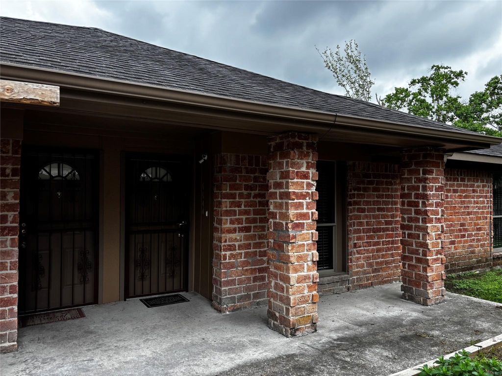 6644 W Fuqua Drive, Houston, TX 77489