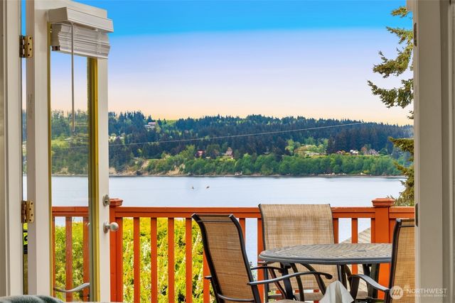 1409 Commodore Place, Freeland, WA 98249