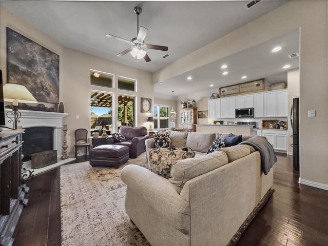 1805 Settlement Way, Aubrey, TX 76227