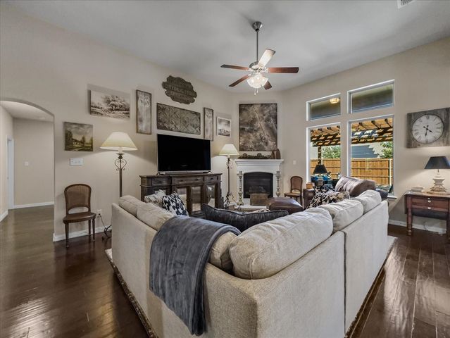 1805 Settlement Way, Aubrey, TX 76227