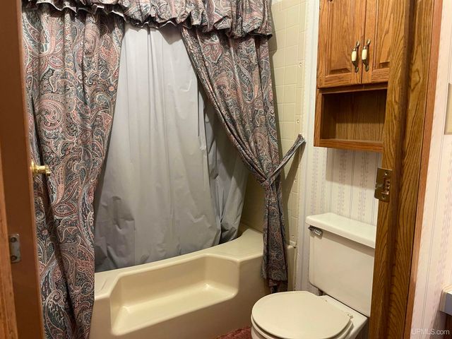 705 N Luxmore Street, Ironwood, MI 49938