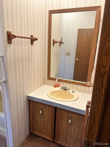 705 N Luxmore Street, Ironwood, MI 49938