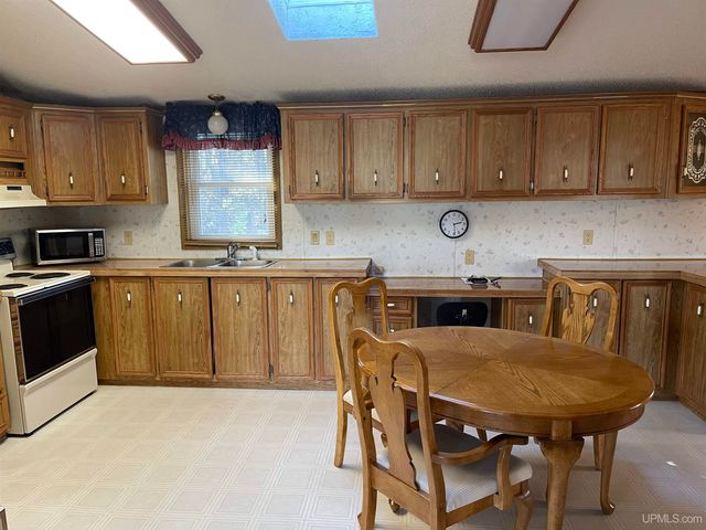 705 N Luxmore Street, Ironwood, MI 49938