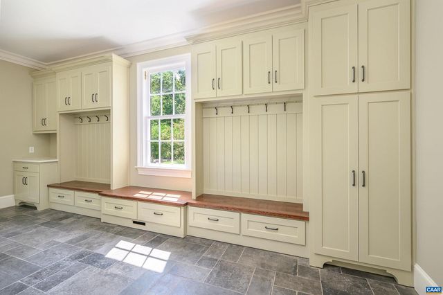 2405 COOPERS LN, Charlottesville, VA 22902