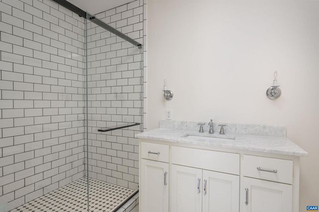 2405 COOPERS LN, Charlottesville, VA 22902