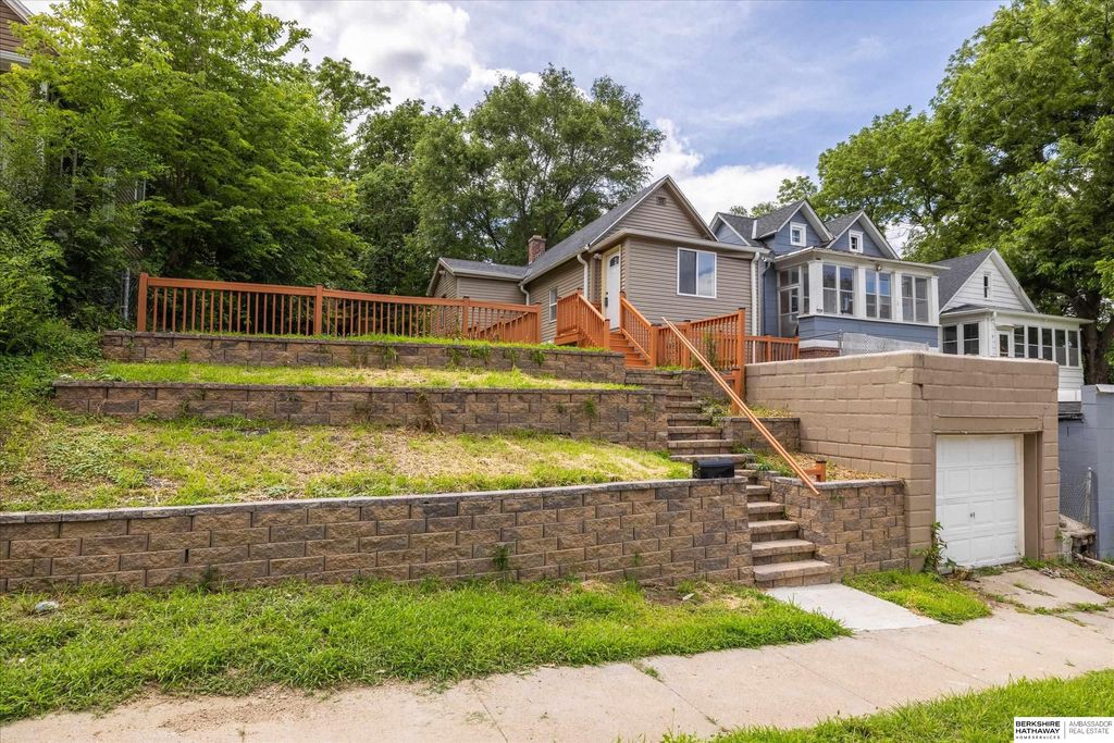5030 S 18th Street, Omaha, NE 68107