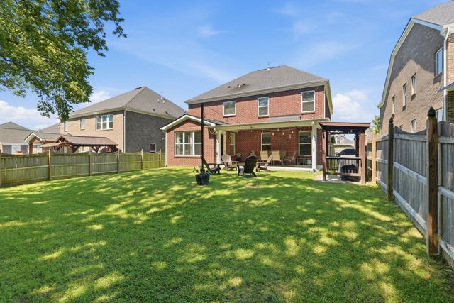 214 Campbell Cir, Mount Juliet, TN 37122