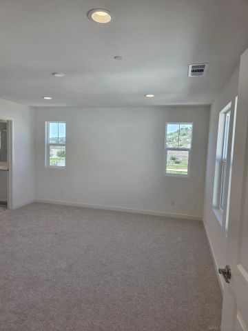 724 Kingbird Loop, Oceanside, CA 92058