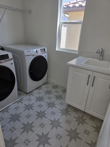 724 Kingbird Loop, Oceanside, CA 92058