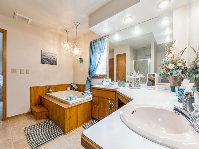 609 4th Avenue NW, Altoona, IA 50009