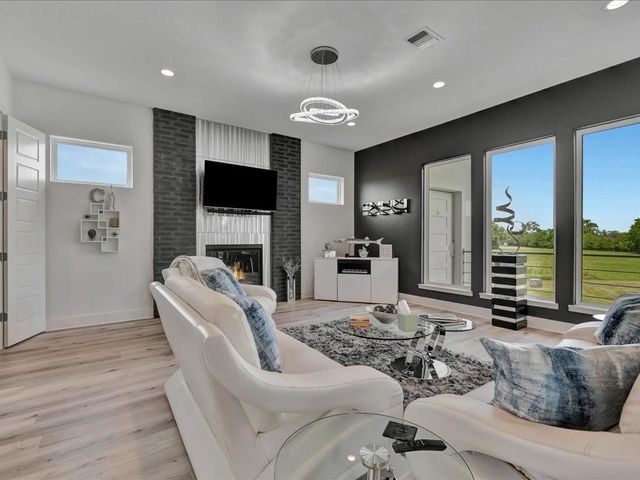 129 White Oak Loop, Lufkin, TX 75901