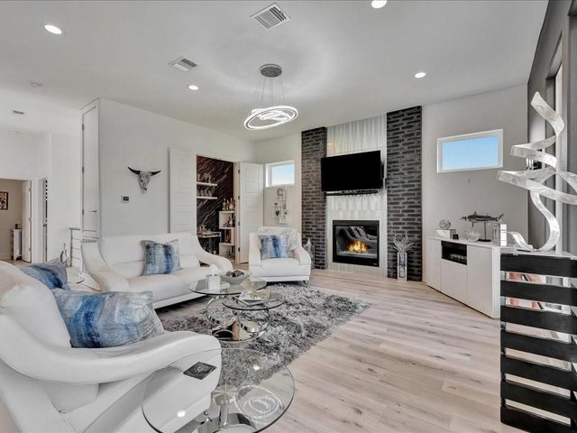 129 White Oak Loop, Lufkin, TX 75901