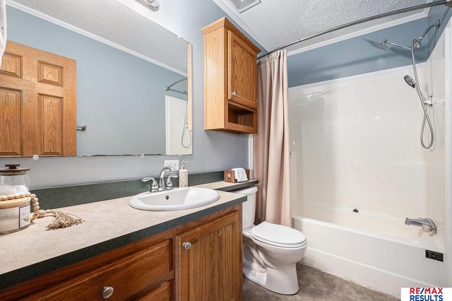 1054 Hillcrest Drive, Fremont, NE 68025