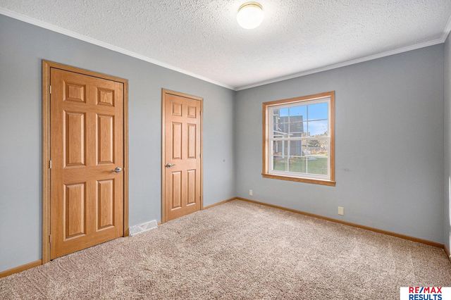 1054 Hillcrest Drive, Fremont, NE 68025